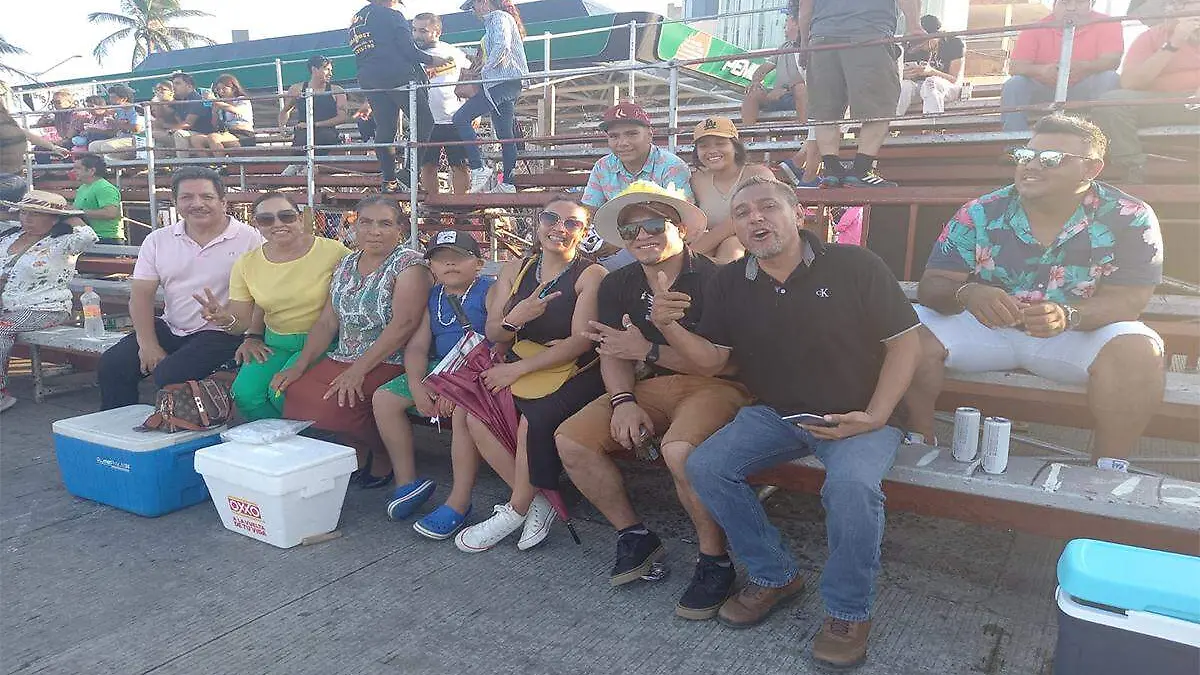 Familia de Oaxaca viaja a Veracruz por el Carnaval